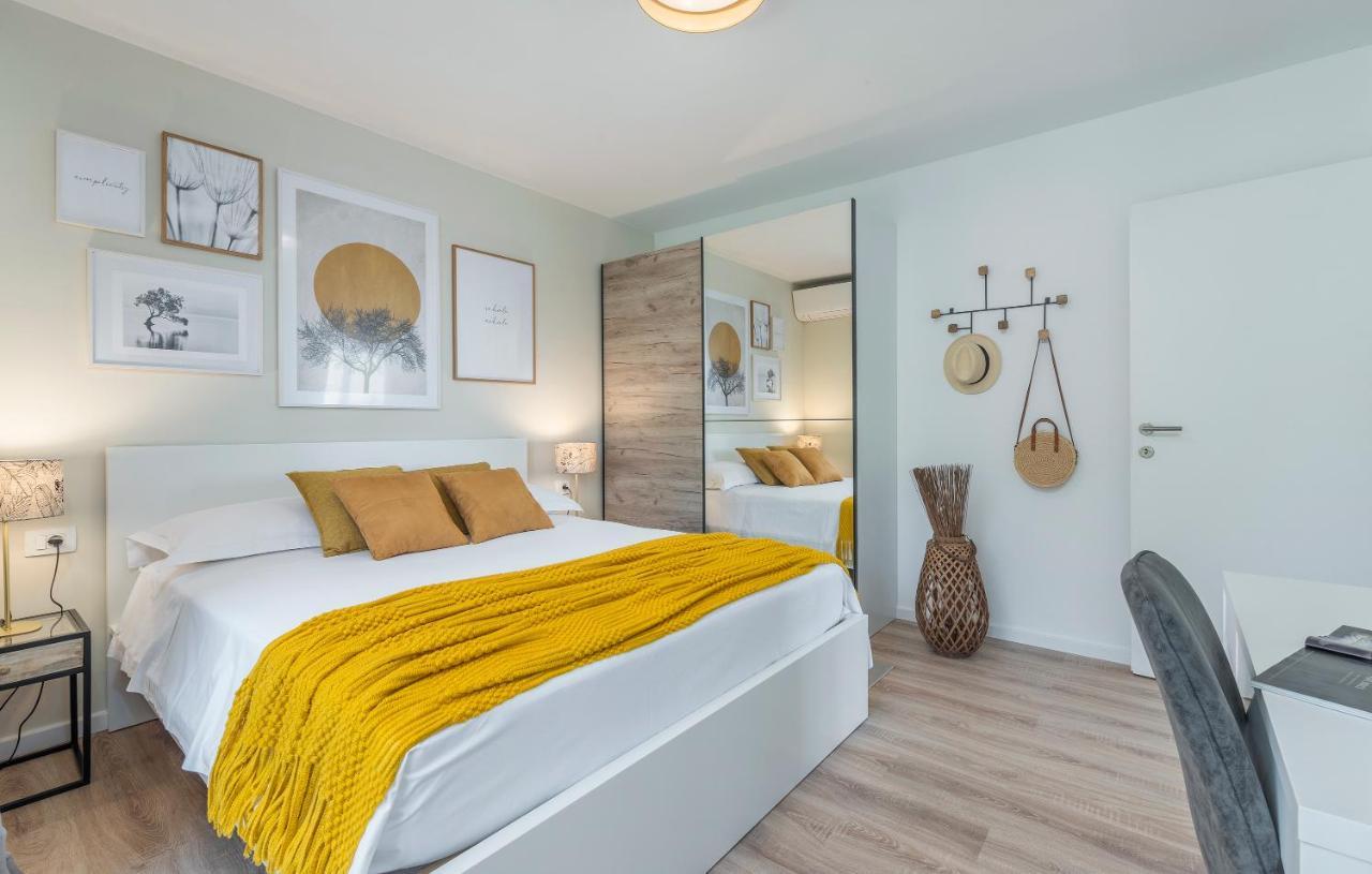 Just Renovated Stylish 2 Bedrooms Apartment Only A Few Steps From The Beach! Novigrad Istria エクステリア 写真