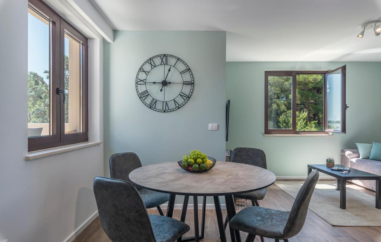Just Renovated Stylish 2 Bedrooms Apartment Only A Few Steps From The Beach! Novigrad Istria エクステリア 写真