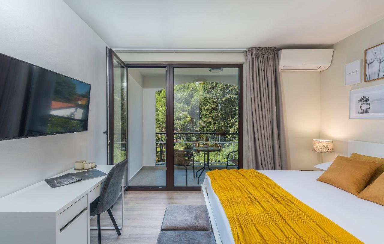 Just Renovated Stylish 2 Bedrooms Apartment Only A Few Steps From The Beach! Novigrad Istria エクステリア 写真
