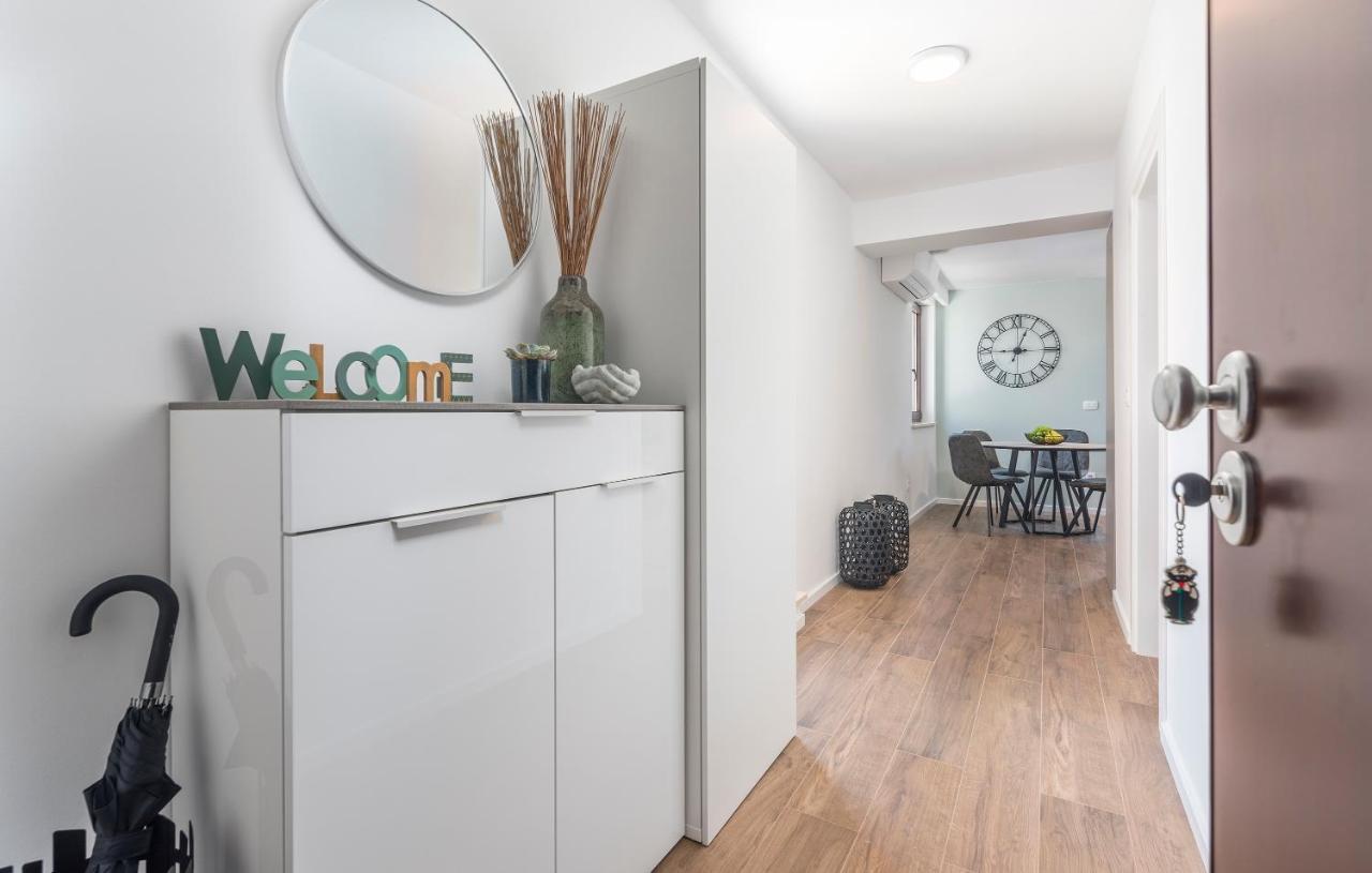 Just Renovated Stylish 2 Bedrooms Apartment Only A Few Steps From The Beach! Novigrad Istria エクステリア 写真