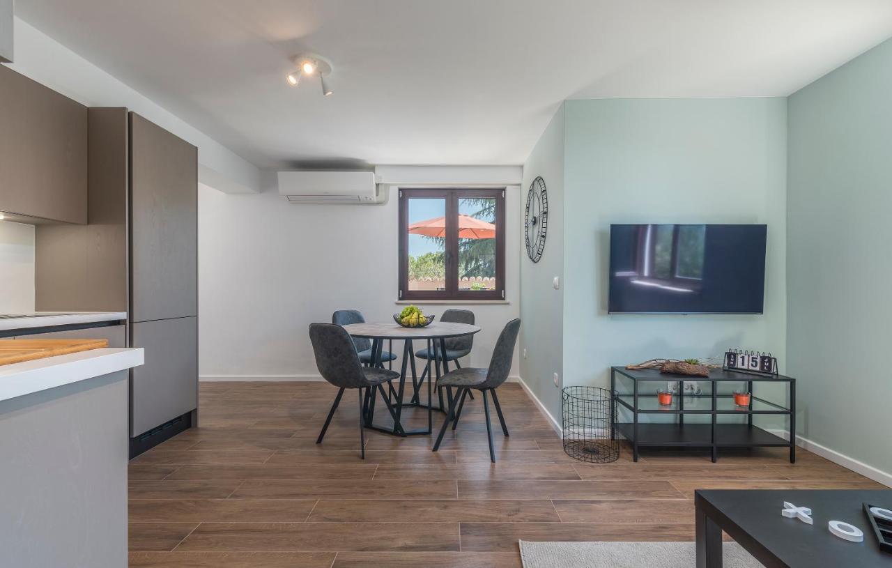 Just Renovated Stylish 2 Bedrooms Apartment Only A Few Steps From The Beach! Novigrad Istria エクステリア 写真