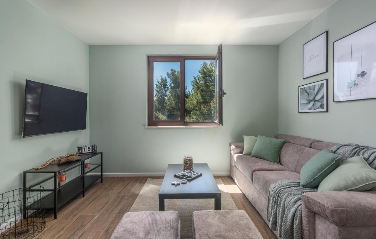 Just Renovated Stylish 2 Bedrooms Apartment Only A Few Steps From The Beach! Novigrad Istria エクステリア 写真