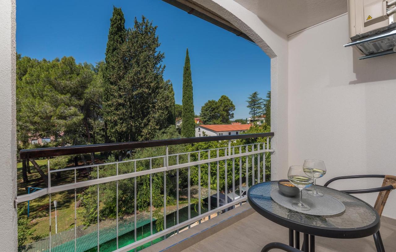 Just Renovated Stylish 2 Bedrooms Apartment Only A Few Steps From The Beach! Novigrad Istria エクステリア 写真
