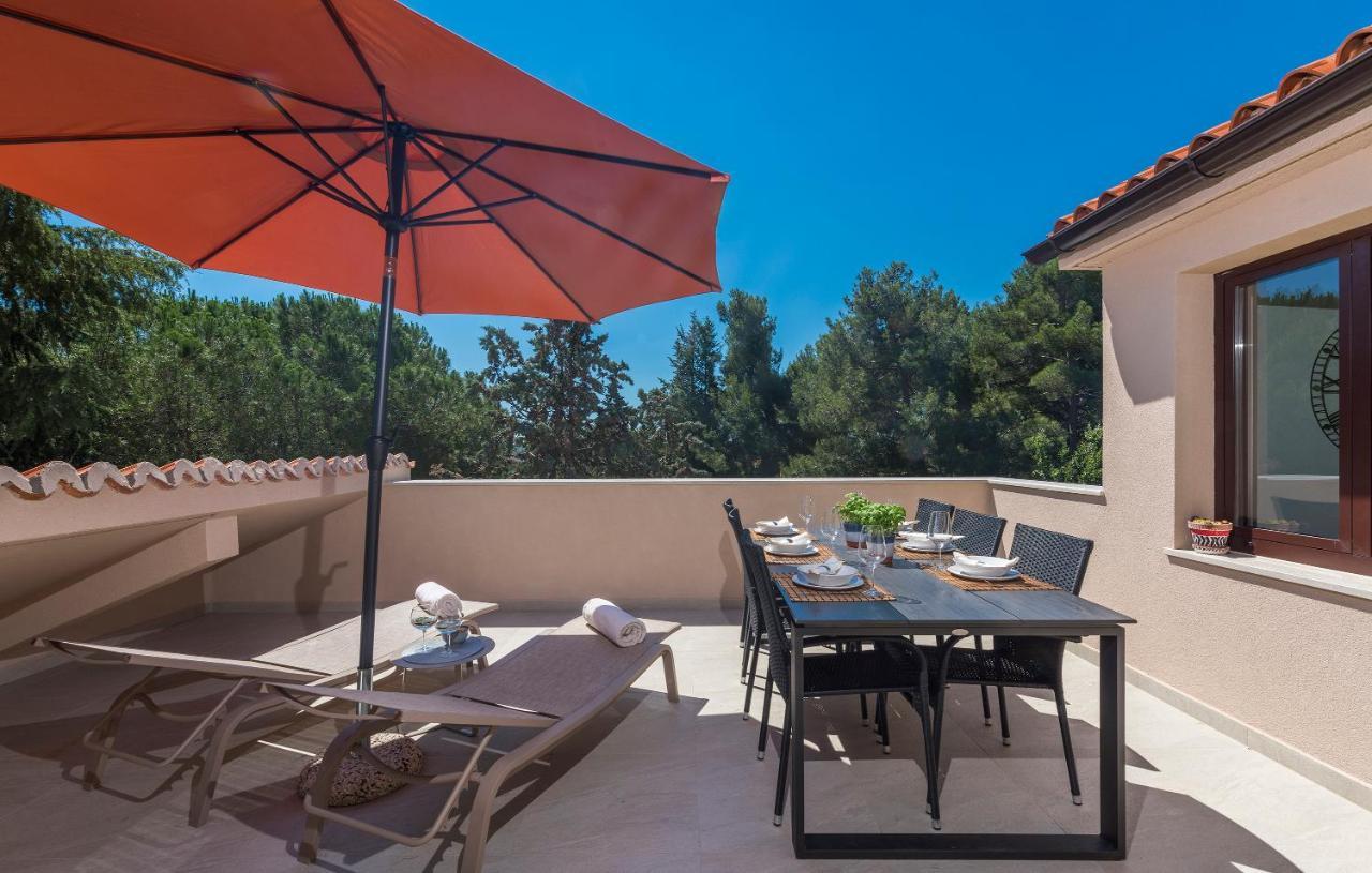 Just Renovated Stylish 2 Bedrooms Apartment Only A Few Steps From The Beach! Novigrad Istria エクステリア 写真